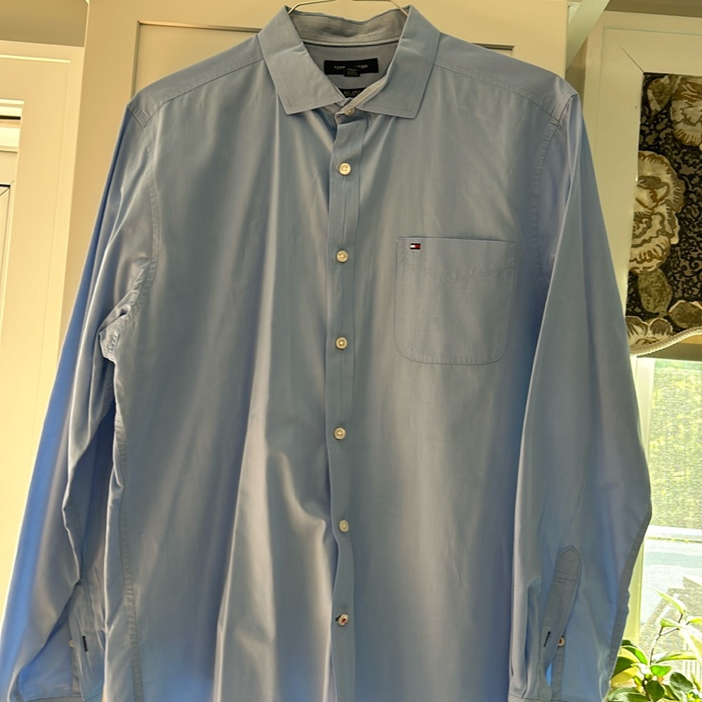 Men’s Tommy Hilfiger dress shirt Size L